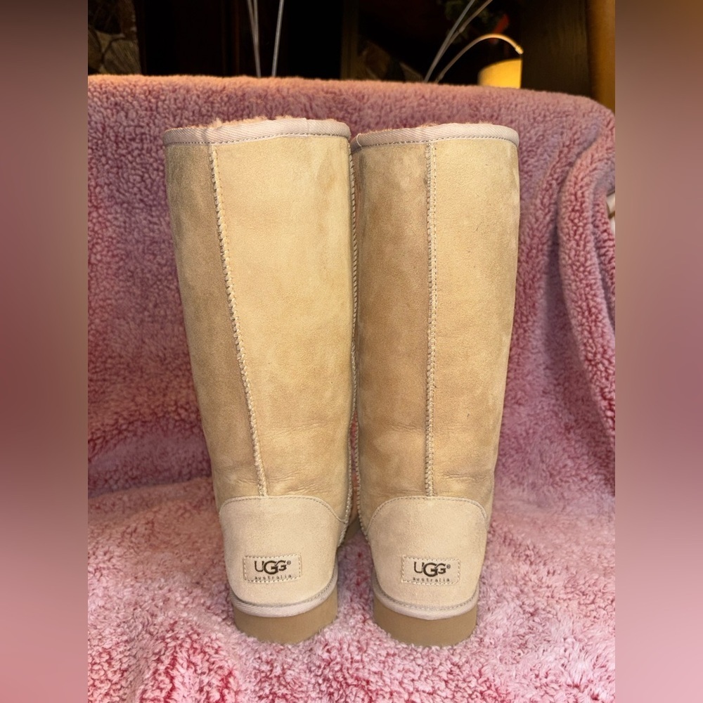 UGG Classic EXCELLENT CONDITION Tall tan boot SIZE 9​​ - Picture 4 of 9